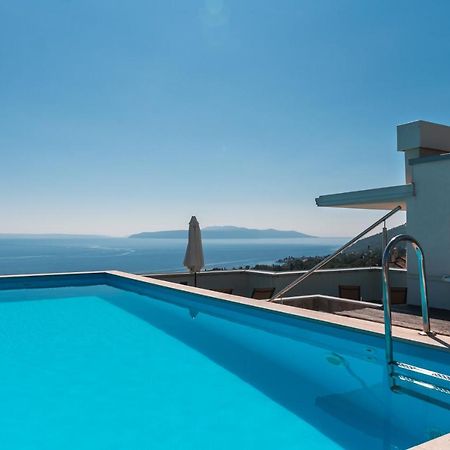 Apartment Lui With Rooftop Swimming Pool Ičići Esterno foto