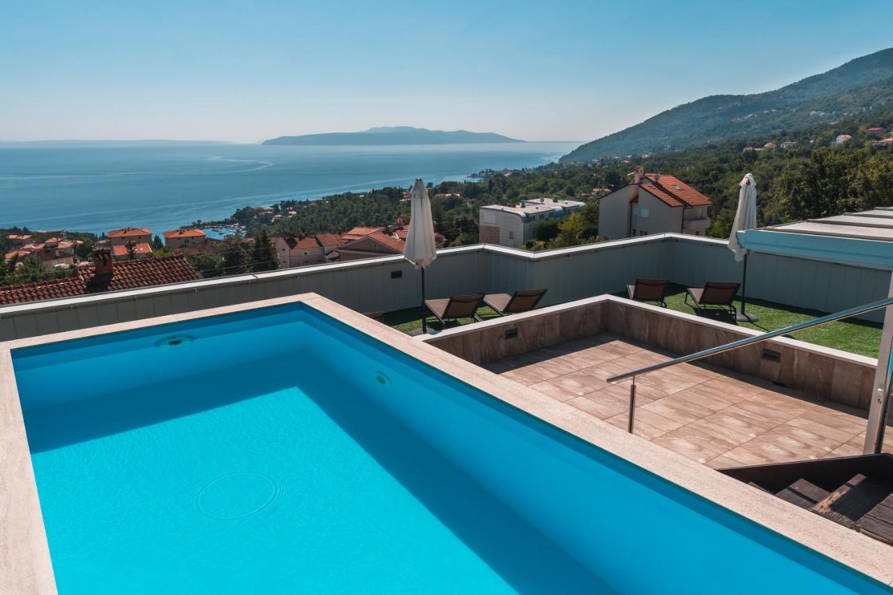 Apartment Lui With Rooftop Swimming Pool Ičići Esterno foto