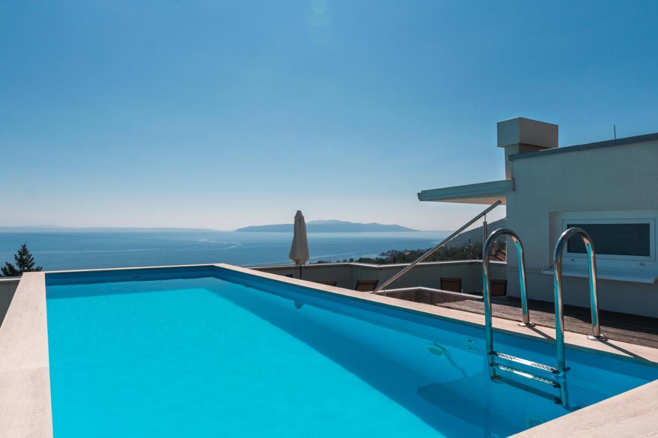 Apartment Lui With Rooftop Swimming Pool Ičići Esterno foto