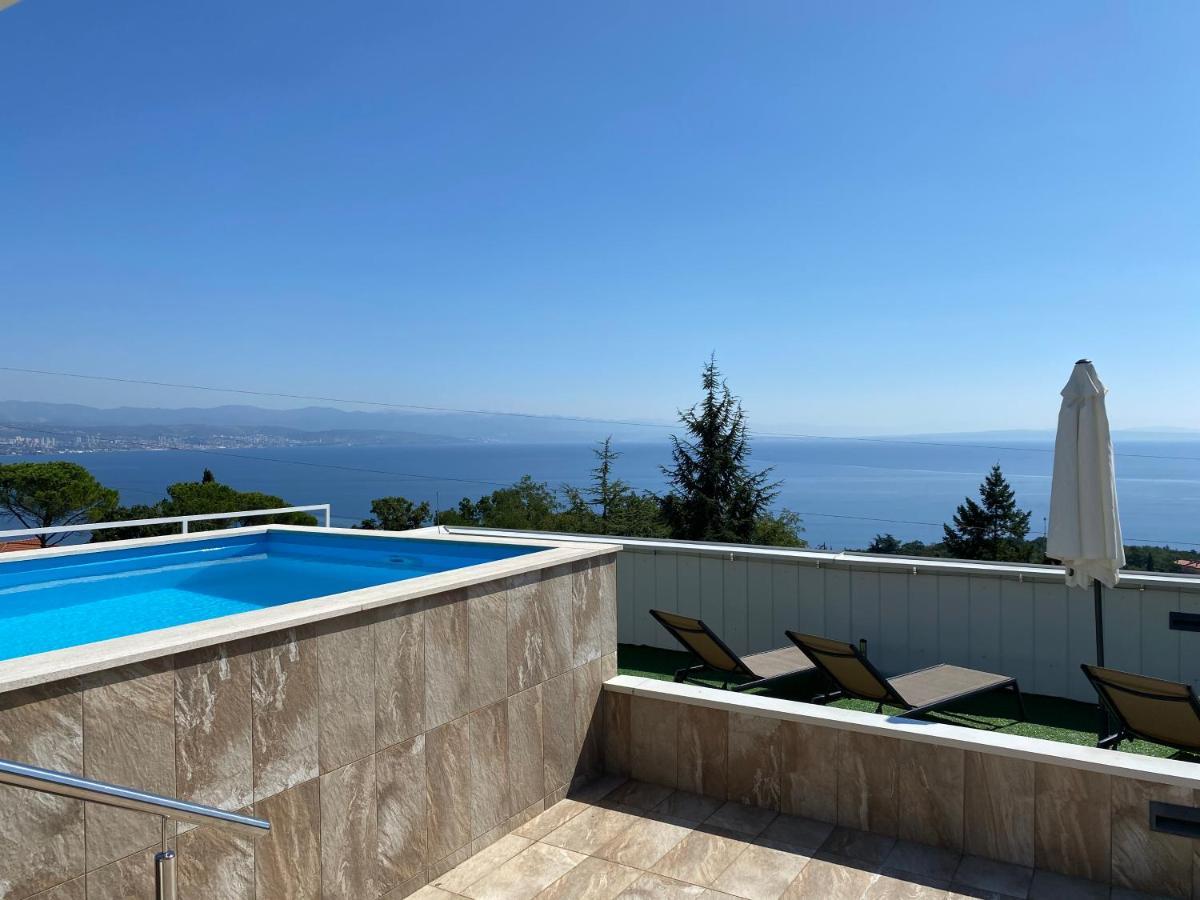 Apartment Lui With Rooftop Swimming Pool Ičići Esterno foto