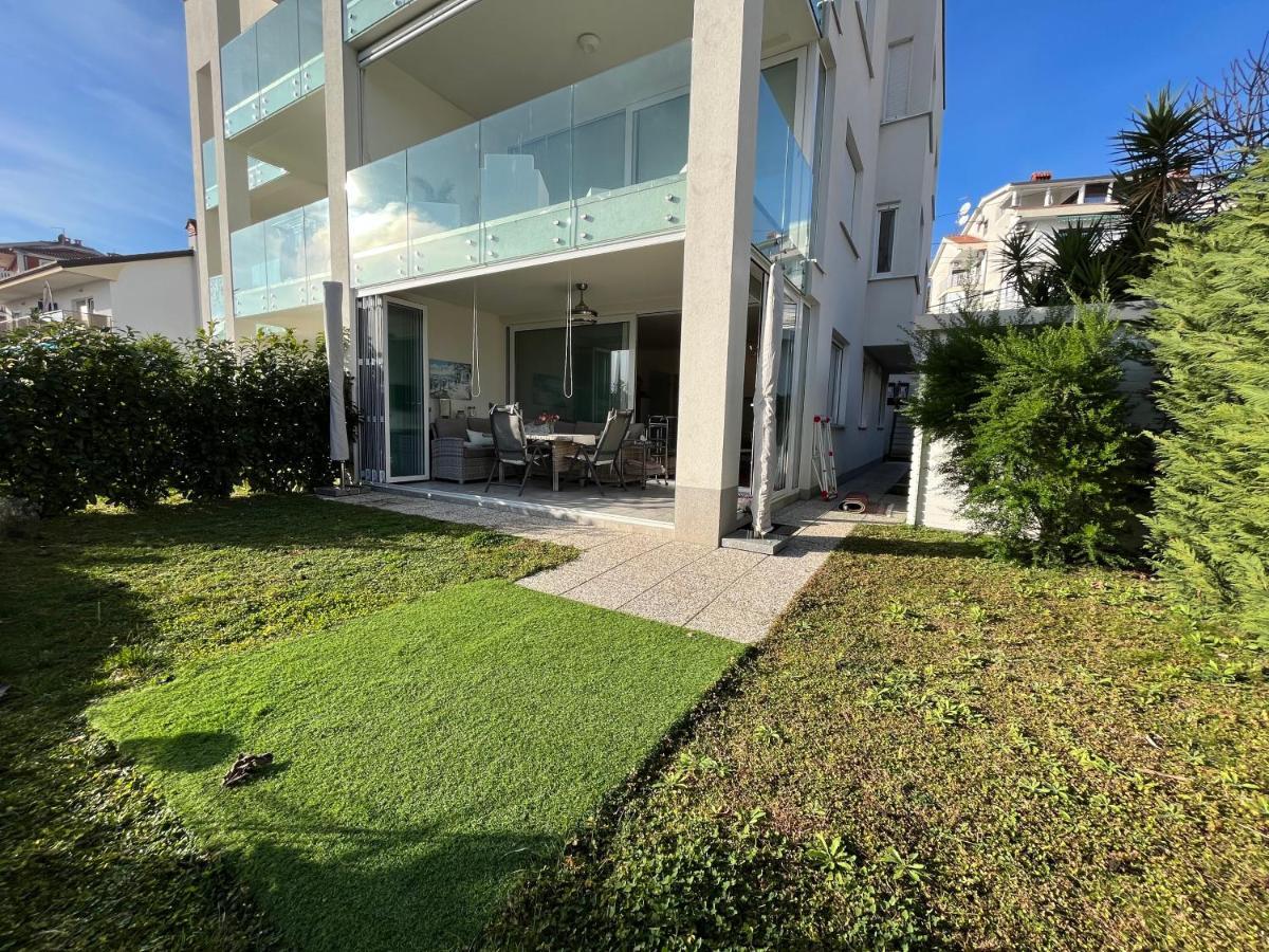 Apartment Lui With Rooftop Swimming Pool Ičići Esterno foto